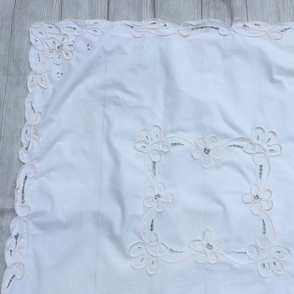 Battenberg lace NWOT square cottagecore small 33” x 33” topper tablecloth - Picture 8 of 15